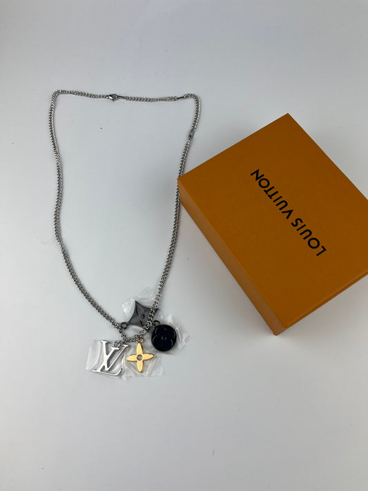 Louıs Vuıtton Kolye