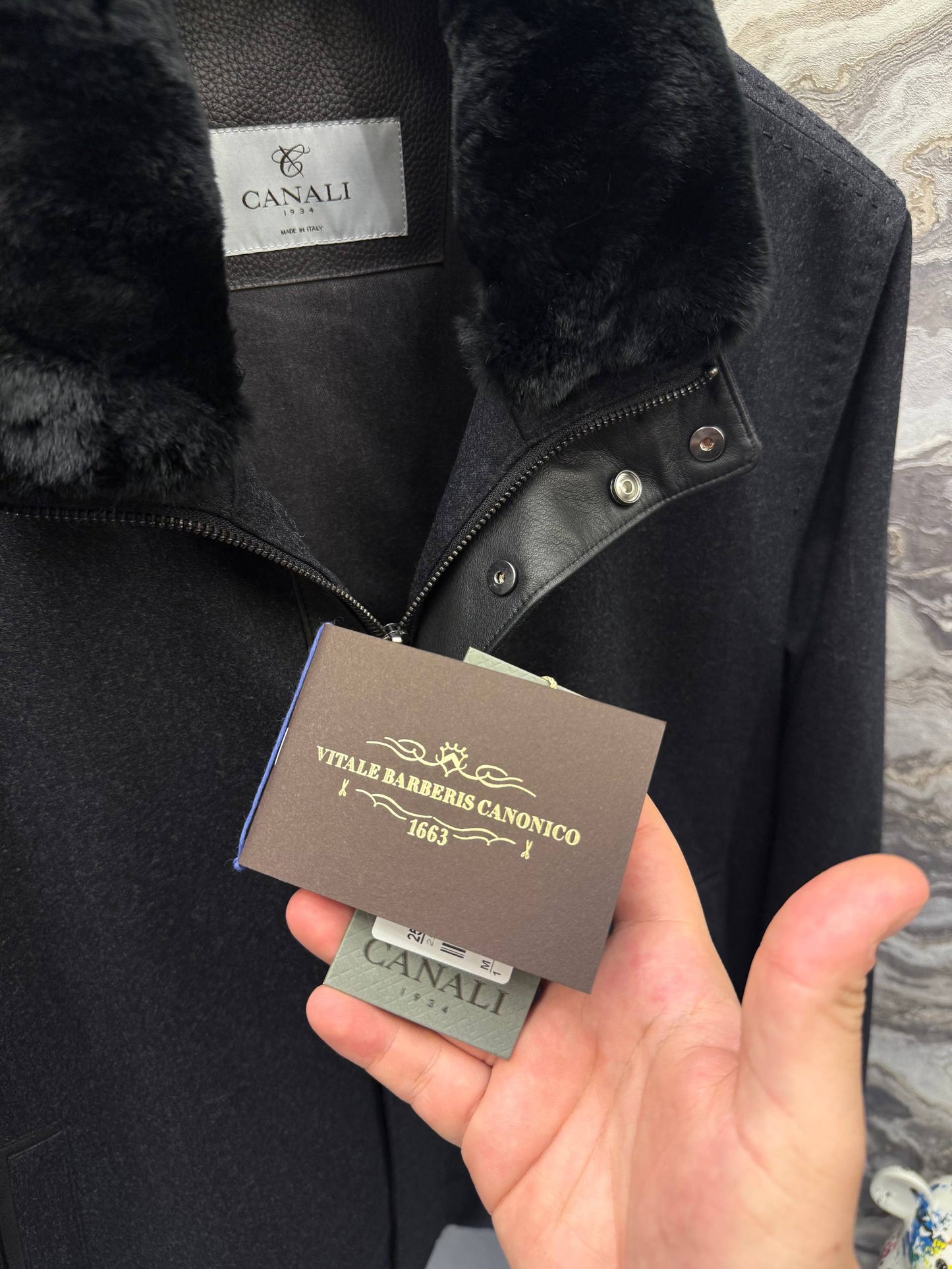 Canalı İthal Kürklü Mont